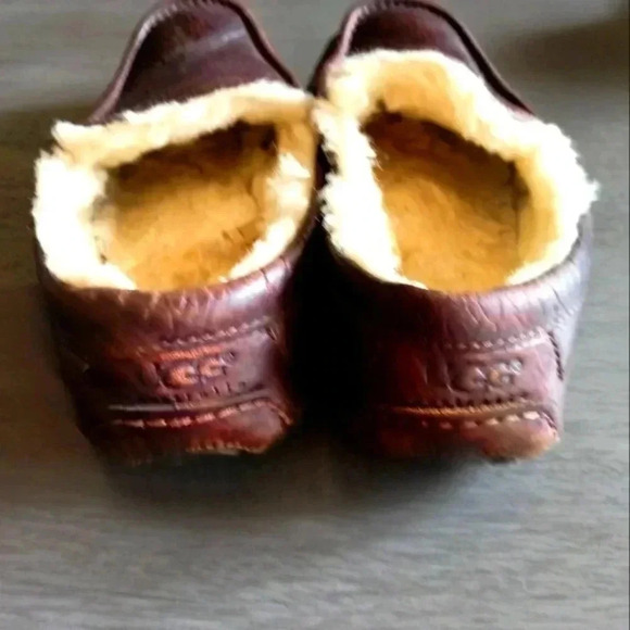 UGGS Full Grain Asscot Leather Slippers - Picture 3 of 5